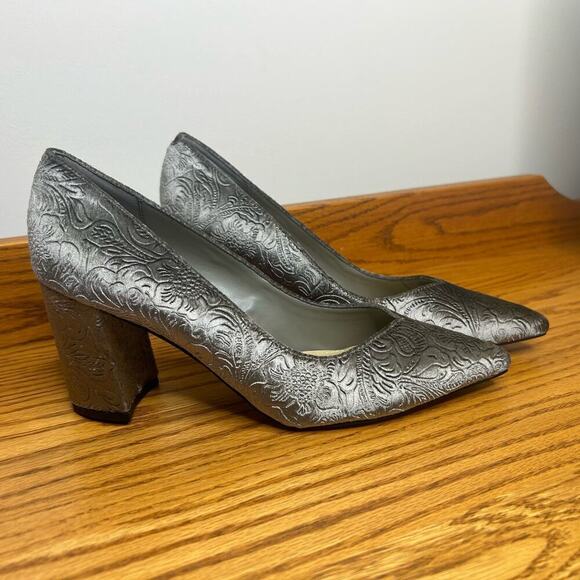 Marc Fisher Block 3-inch heel Gray Soft Faux Suede Textured Classic Pump - Picture 1 of 9
